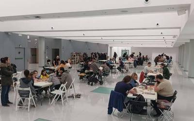 Mahai jokoen aldeko apustua sendotu dute