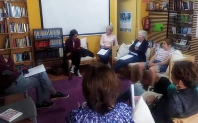 Literatura solasaldiak egin dituzte Arantzan eta Lesakan