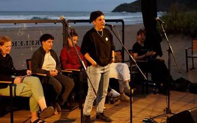 'Itzali eta piztu' saioak bertsoak eta musika elektronikoa batuko ditu Plateruenean