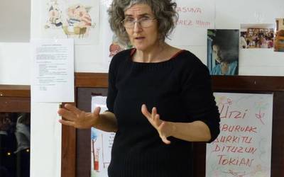 Ixabel Agirresarobek ipuin kontaketa saioa eskainiko du gaur haur liburutegian