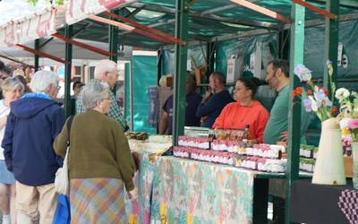 Agroekologiaren esparruan egindako lana aldarrikatu dute Urduñako azokan