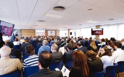 Gora egin dute Tubacexeko administrazio kontseiluko kideen soldata eta dietek, langileenak bost urtez izoztuta egon diren bitartean