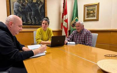 Laudio, Aiara eta Artziniegako alkatetzek energia kontsumoa murrizteko hainbat neurri proposatu dituzte Aiaraldeko industria garapenerako mahaian