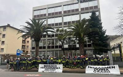 Tubacexek ostiralera arte eman die sindikatuei lan hitzarmen kolektiboan egingo duen "azken eskaintzari" erantzuteko