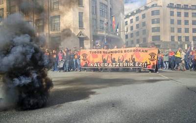 Bilboko kaleetara jo dute Tubos Reunidoseko langileek gaur goizean