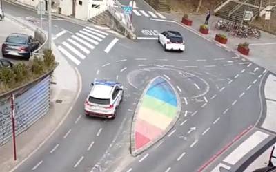 Bi lagun atxilotu dituzte Zumaian, auto jazarpen baten ondoren