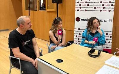 Joseba Beramendi, Sarai Robles eta Claudia Rodriguez: "Mirestekoak dira zerotik euskara ikasten dutenak"