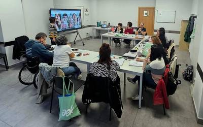 Korrikaren hamabigarren egunean euskara eskolak doan eskainiko ditu AEKk