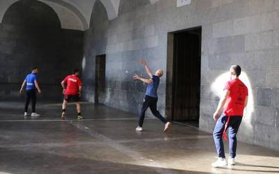 Gaur hasiko dute Pilotari Eguneko gizonen binakako txapelketa