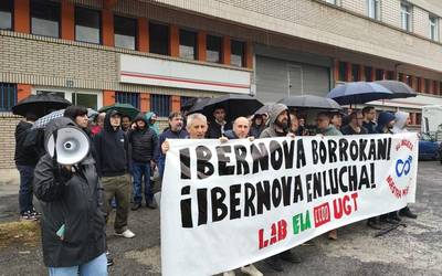 Bergarako Ibernovako langileek lanuztea egin dute erosahalmen galera salatzeko