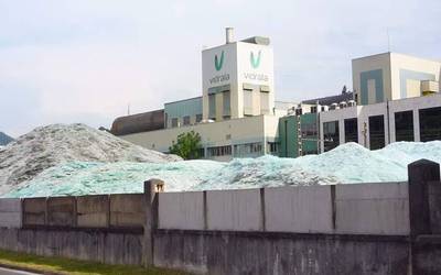 Vidralak zentral fotovoltaikoa instalatuko du Laudioko lantegian, 3,2 milioi euro inbertituta