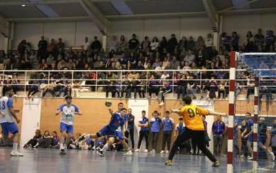 Lauko finaleko asteburua izanen dute Errekako gizonek Donezteben eta emakumeek Arrosadian