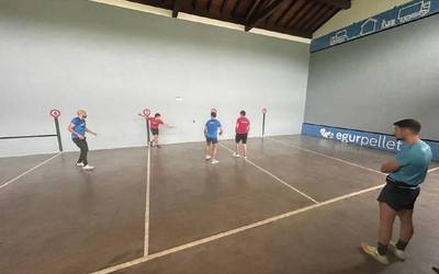 Aurtizko Koianea Ttikiko Pilota Txapelketako finalerdiak jokatuko dituzte gaur eta bihar