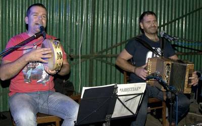 Lau musikarik jarriko dute festa asteburuan Aristerrazun