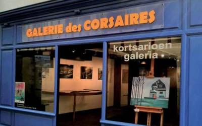 Baionako Kortsarioen galeriaren erakusketa jarri dute Aroztegin