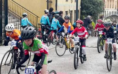 Bizkai osoko ehunka ume bizikleta gainean lehiatuko dira Ermuko kaleetan bihar