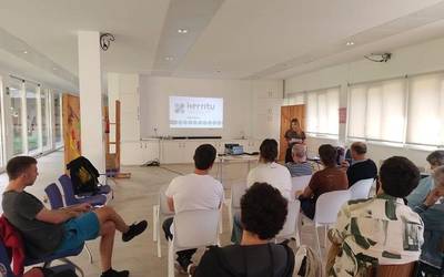 Euskal komunitatea trinkotzeko helburuarekin, abian da Herritu ekimena