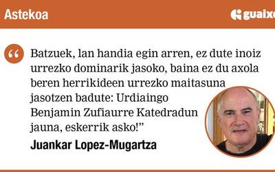 Unibertsitateko katedradun urdintar bati gorazarre