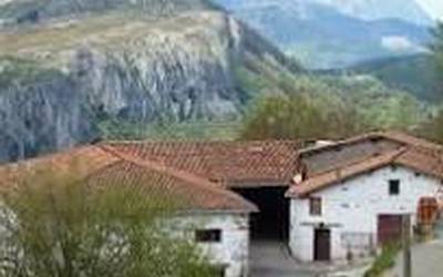 Gomiztegiko artzain eskolan sar atera