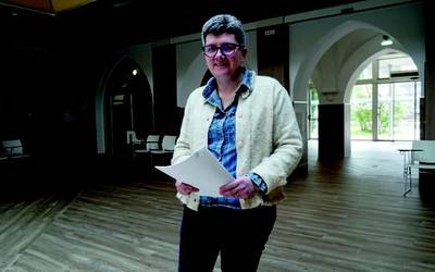 Luzia Alberro: "Erlijio bati publikoki uko egiten ari zara; hori gauza serioa da"