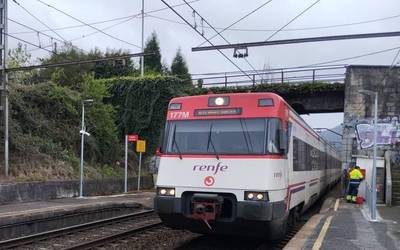 Gaueko tren zerbitzu berezia eskainiko du Renfek Otxomaio jaietan