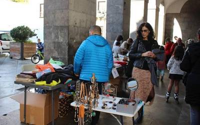 Bigarren eskuko azoka egingo du larunbatean Bizilorek