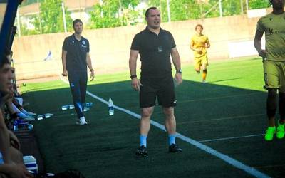 Unai Calzonek ez du jarraituko UDAko lehen taldea entrenatzen
