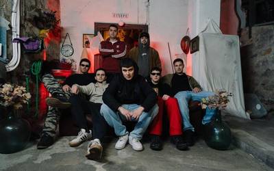 Etxepe taldeak 'Etxepeian' izeneko diskoa argitaratu du, agur esan aurretik