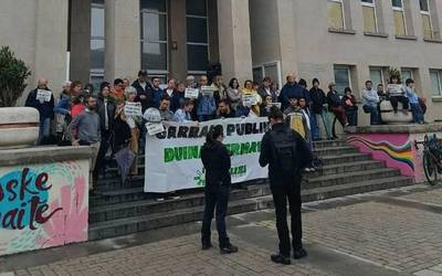 Jauzi Uribe Kostak eskualdeko metro- eta autobus-zerbitzuak hobetzea aldarrikatu du