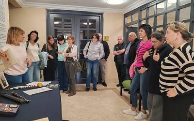 Auzoko eta Berbalagunak taldeko kideak Gorosarriren argazki erakusketan izan dira