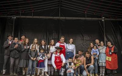 Gastronomia lehiaketek girotu dute larunbat goiza Urduñan