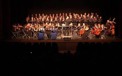 Arrasate Musikaleko orkestra eta Goikobalu abesbatza, elkarrekin