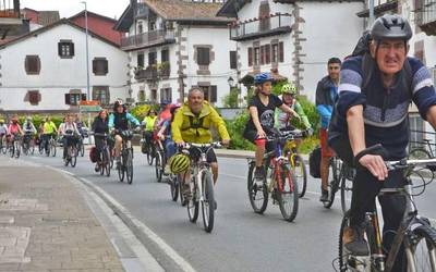 Euskal Herriko bizikleta elkarteen sarea eratu dute Elizondon
