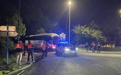 Txalo artean egin diote ongi etorria Tubos Reunidoseko zuzendaritzak jarritako autobusari