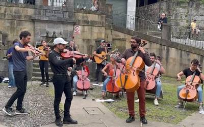 Sokazko instrumentuen "magia" plazara itzuli zen Sorafolken eskutik