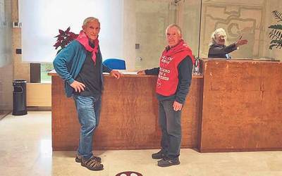 Amore eman gabe, Lehendakaritzara jo dute pentsiodunek eskaera erregistratzera