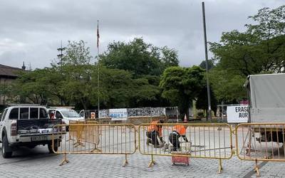 Ondoko berdegunetik egingo du argi plazako posteak