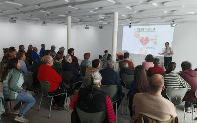 Bost taldetan banatuta egin dute lehen sorospenen saio praktikoa