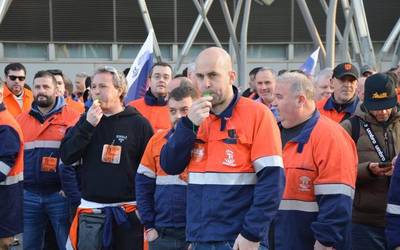 ESK sindikatua greban jarraitzearen alde agertu da Tubos Reunidosen eta ELAk eta LABek bihar azalduko diete langileei euren jarrera