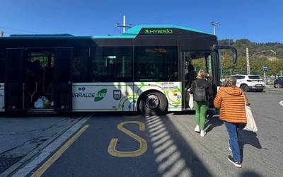 Debarren Egunaren bezperan autobus zerbitzua indartuko dute gauez