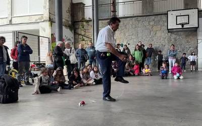 Dantzan, hegan eta biran jarri zituzten zibak