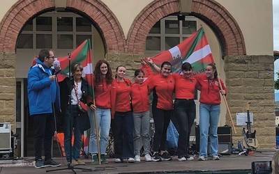Bi bandera etxera... arraunkadarik eman gabe