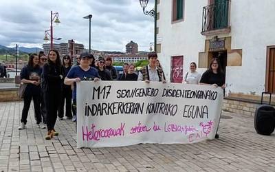 Elkarretaratzea egin du gaur Enorrek, LGTBIfobiaren Aurkako Nazioarteko Egunean