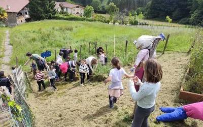 [ARGAZKI GALERIA]: Garaiko umeen ortua prest, txorimalo berri eta guzti