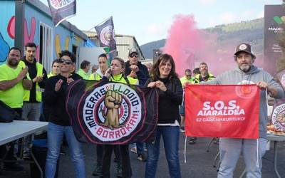 ELAk eta LABek "benetako inplikazioa" eskatu diote Aldundiari Maderas de Llodioko gatazka konpontzeko, akordioa lor daitekeela nabarmenduta