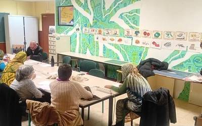 Auzoko ekimeneko elkarrizketetan parte hartzeko dei egin du Ekin Emakumeak Elkarteak