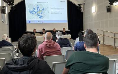 Aurrez aurre azaldu die herritarrei etxebizitza plana Arrasateko Udalak