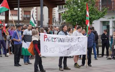 Flotillari elkartasuna adierazteko bildu dira baztandarrak Elizondon