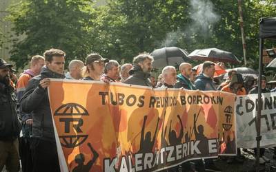 LABek adierazi du "etsituta" dagoela Eusko Jaurlaritzarekin, gaur Legebiltzarreko Industria Batzordean parte hartu eta gero