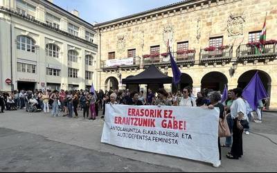 Elkarretaratzeak deitu dituzte Arguedasen izandako hilketa matxista salatzeko